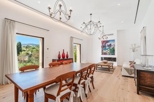 Finca-Stil Haus in mit 5 Schlafzimmern und Pool zu verkaufen