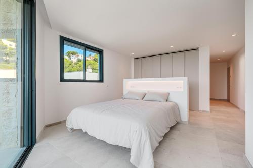 Moderne Neubau-Villa mit 4 Schlafzimmern, Pool und Traum-Meerblick zu verkaufen