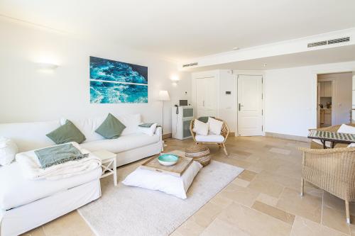 Wunderschönes mediterranes Garten Apartment in Luxus Anlage mit 3 Pools und SPA zu verkaufen
