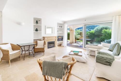 Wunderschönes mediterranes Garten Apartment in Luxus Anlage mit 3 Pools und SPA zu verkaufen